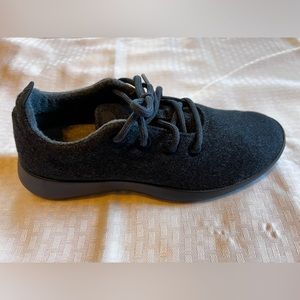 Allbird Men’s sz11. Like new. Dark blue